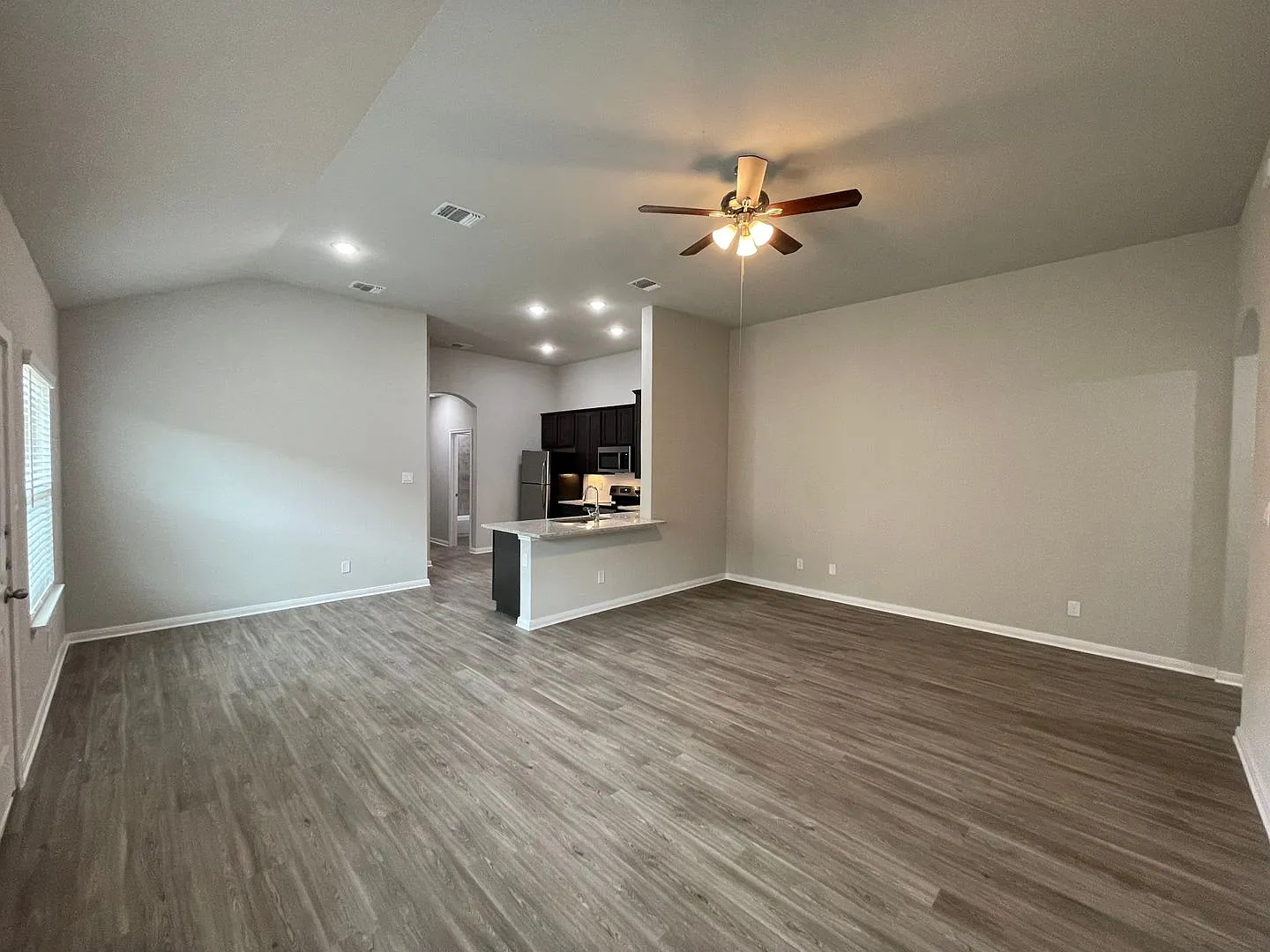 Luxury Duplex Backing to a Greenbelt in Prime New Braunfels Location! — Photo 4