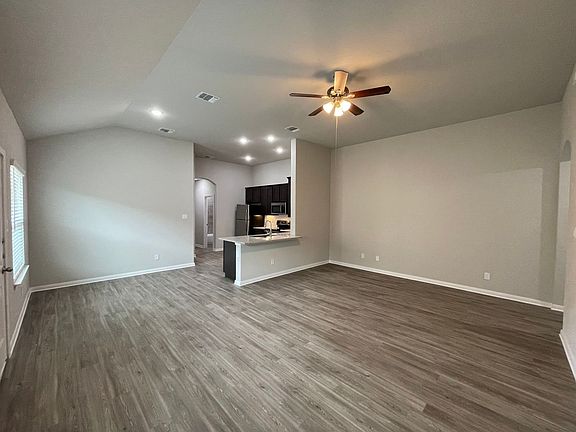 4th image of 442-444 Emma Dr
