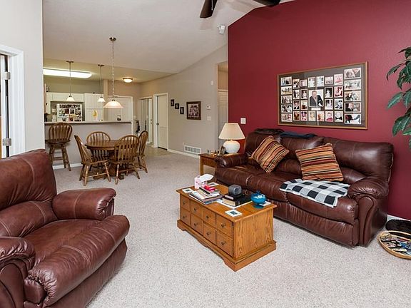 4th image of 1333 SE University Ave Unit 304