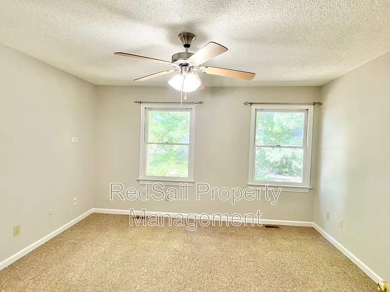 110 Souverain Lndg — Photo 14