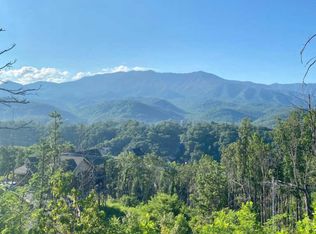 723 Wiley Oakley Dr, Gatlinburg, TN 37738