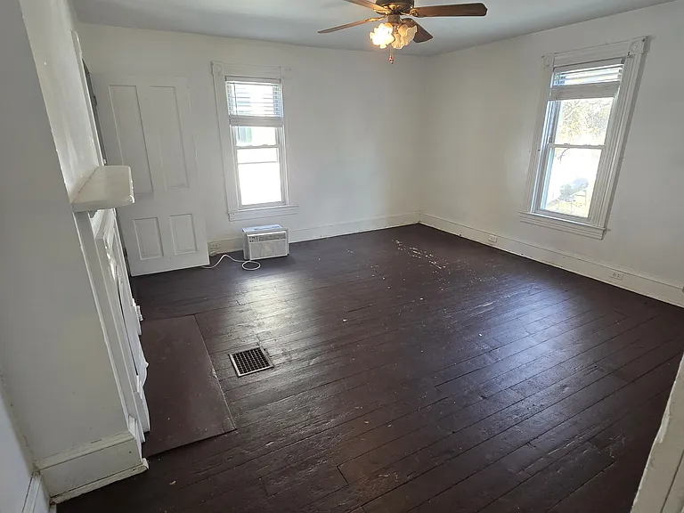 272 Locust Ave — Photo 2