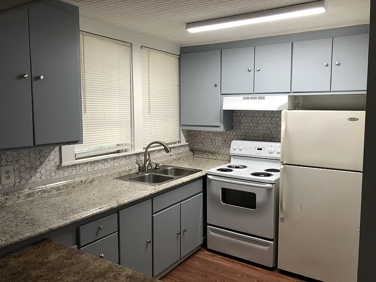 303 Bridge Ave — Photo 2