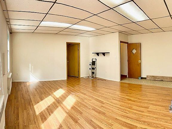 3rd image of 415 49th St APT 3