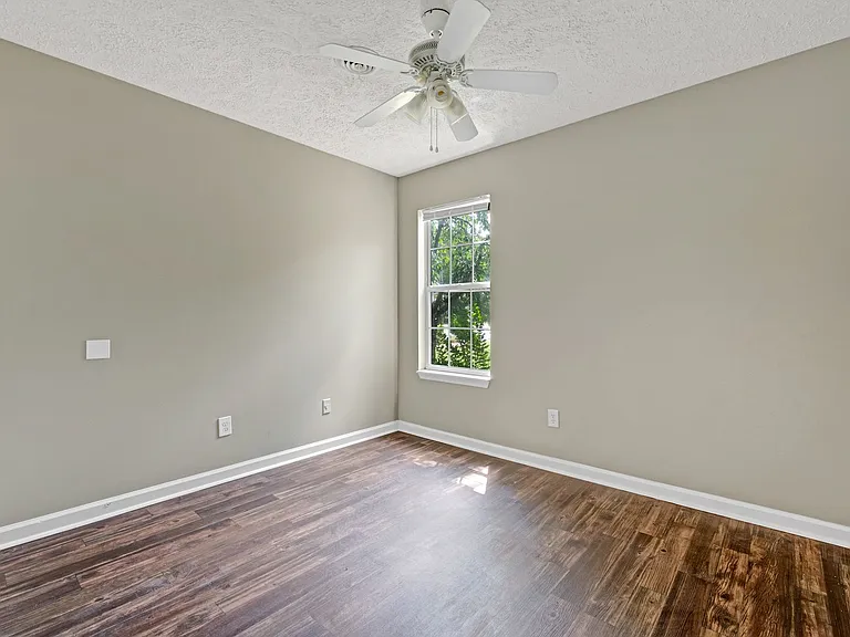 2712 Riverbend Dr — Photo 6