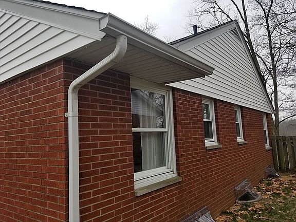 3rd image of 19 Carolyn St