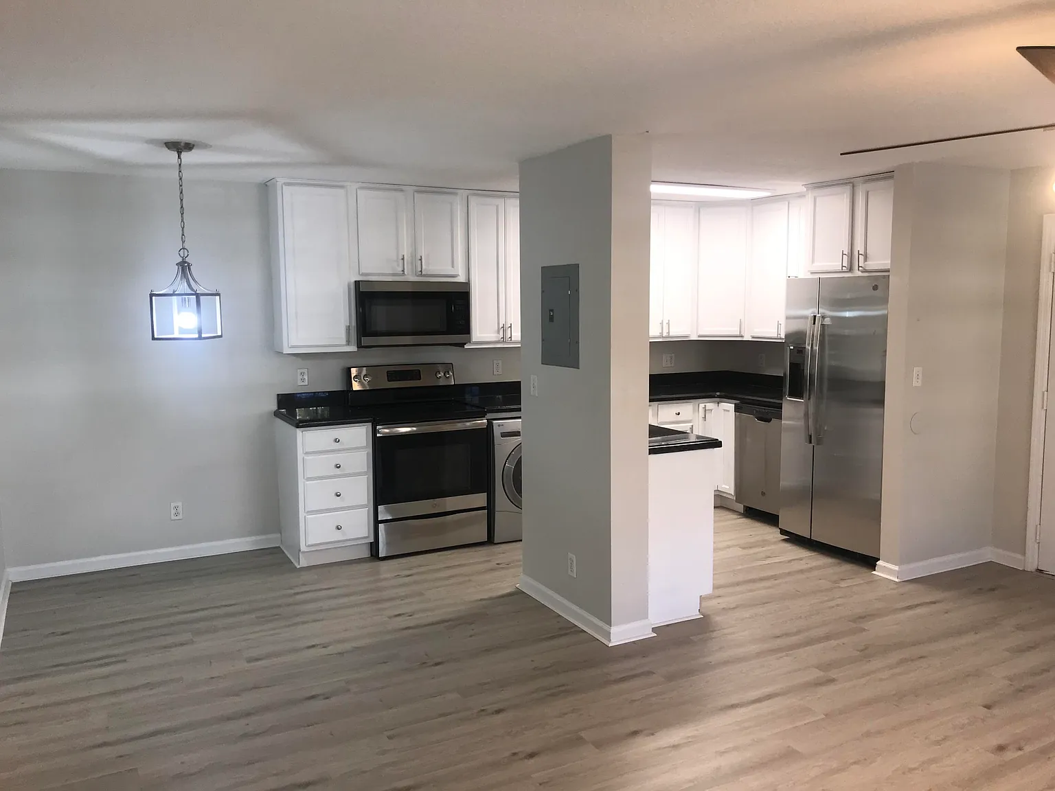 2 bed, 2.0 bath, 1002 sqft, $2,300 — Photo 1
