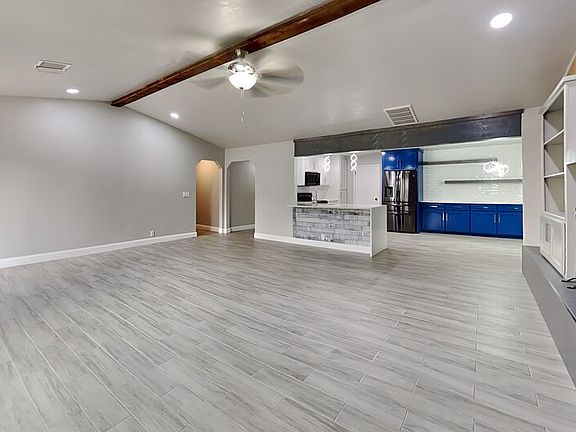 3rd image of 1051 Royal Ln