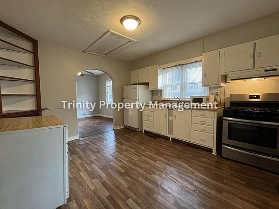 2nd image of 132 1/2 Winding Way