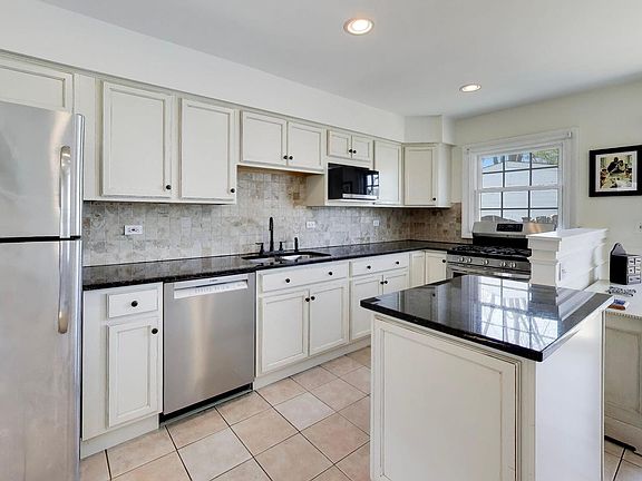 5th image of 845 Country Club Dr APT F