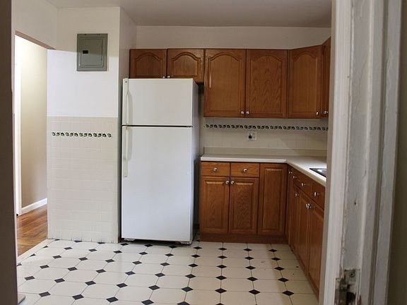 3rd image of 16415 76th Ave #2