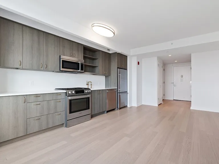 515 W 38th St #30G — Photo 3