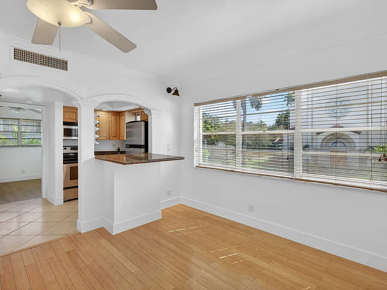 901 NE 3rd St #205 — Photo 7