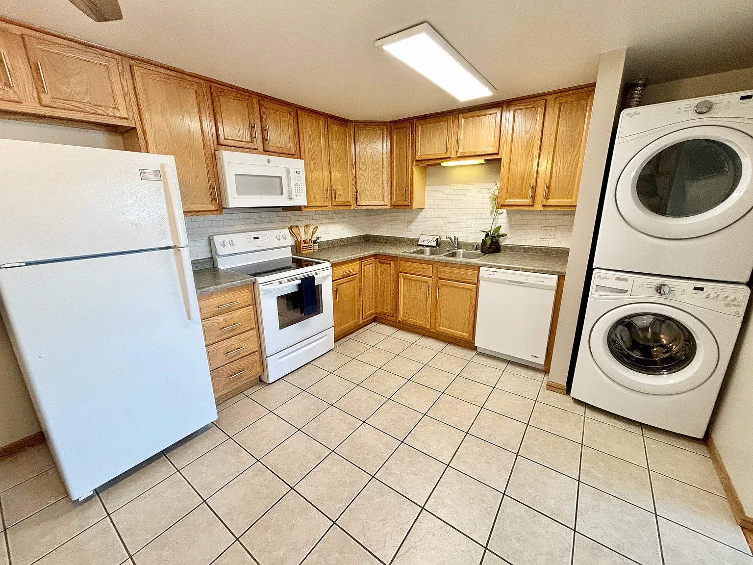 2 bed, 785 sqft, $1,405 — Photo 4