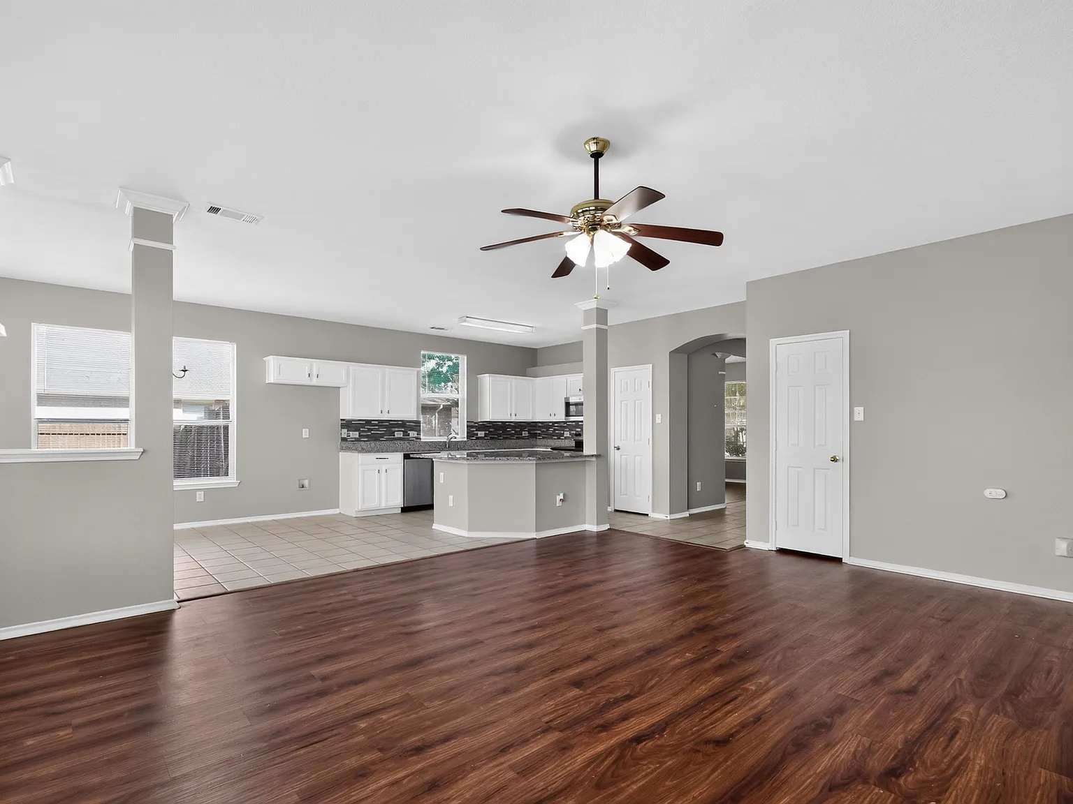 5 bed, 2786 sqft, $3,797 — Photo 2