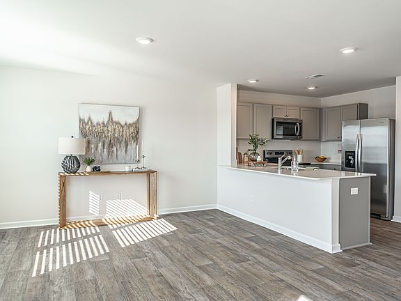 5th image of 205 Maddox Dr #1
