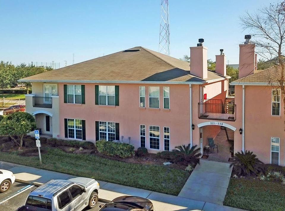 3 Bd, 2 Bath Ground Floor Condo