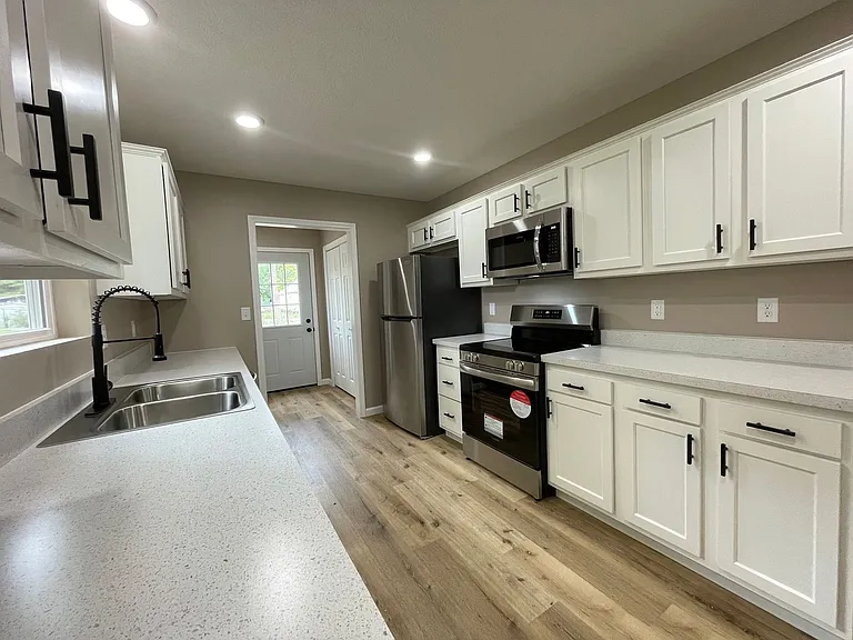 2200 Ash St — Photo 10