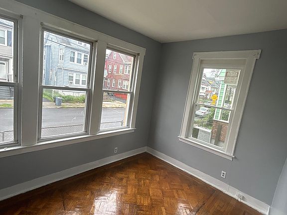 4th image of 265 Schley St APT 1