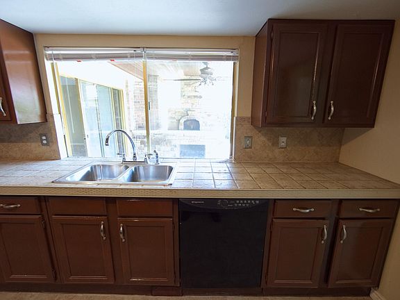 5th image of 11052 Wallbrook Dr