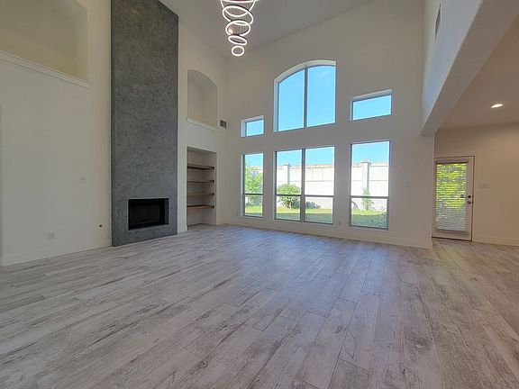 4th image of 405 Darkwoods Dr