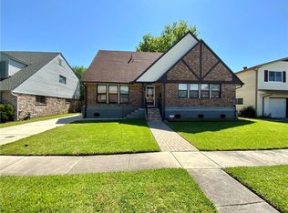 315 Bienville Dr, Gretna, LA 70056