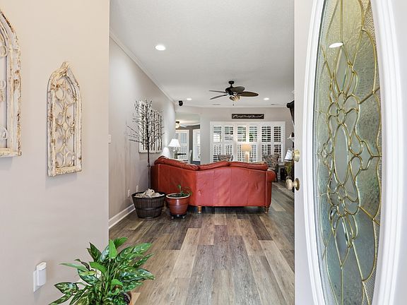 3rd image of 412 Rambling Rose Way