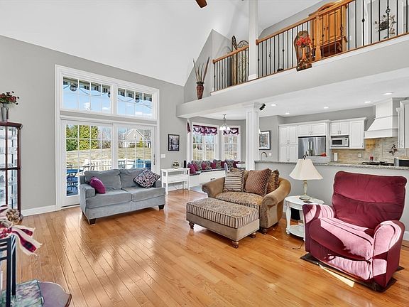5th image of 2 Sugar Maple Ln