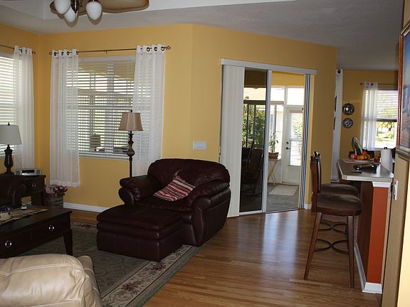 hardwood floors LR, DR