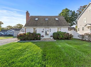 2 Wildwood Rd, Old Saybrook, CT 06475