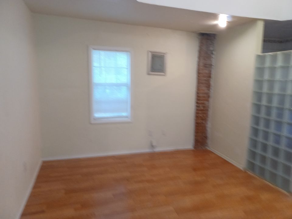 Building Photo 3