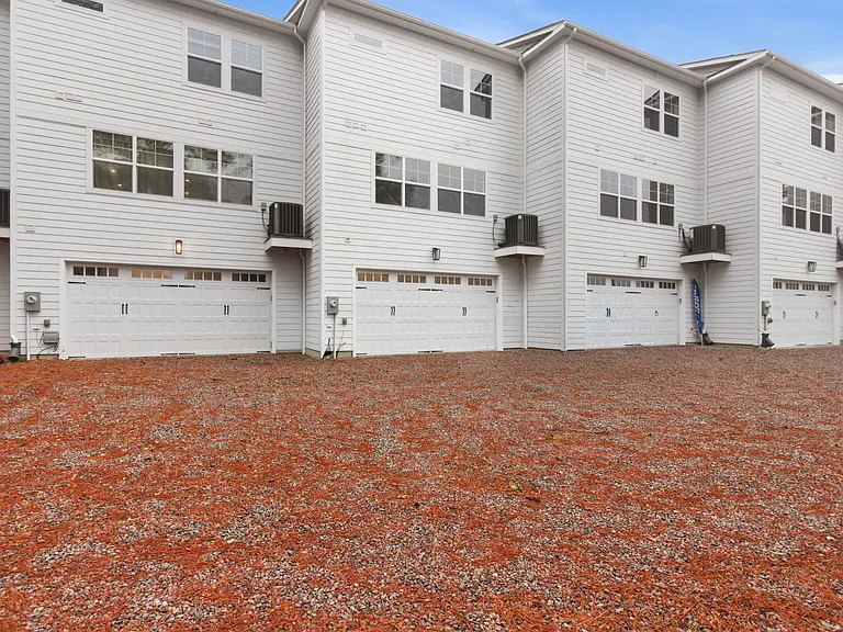 2923 Pretty Lake Ave #A — Photo 38