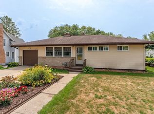 411 Lynn Ave, Baraboo, WI 53913