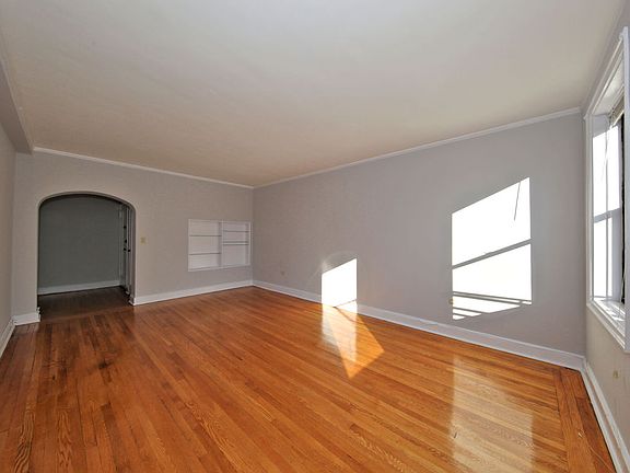 4th image of 312B Larchmont Acres W #Apartment