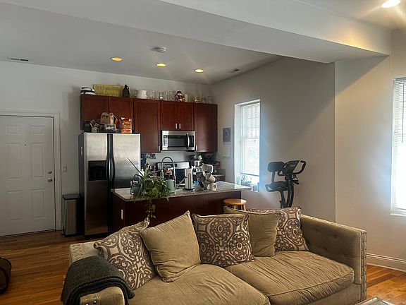5th image of 3218 W Fullerton Ave #1