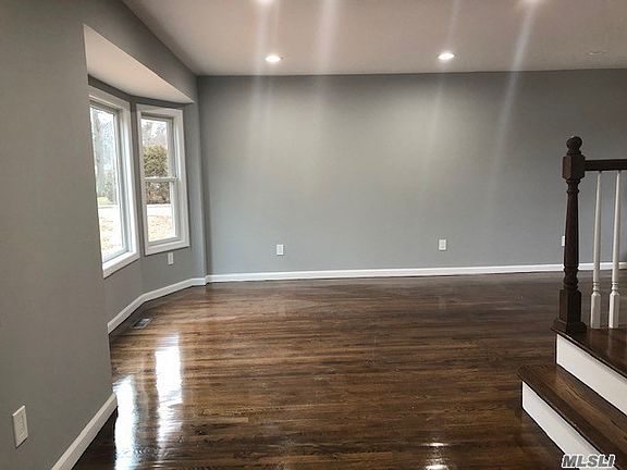 4th image of 49 Brooksite Dr