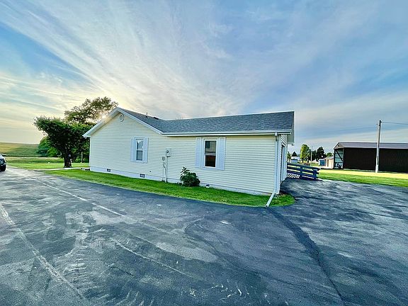 2nd image of 824 Lexington Dr