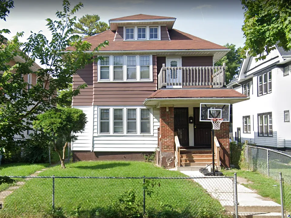 3051-3053 N 39th St