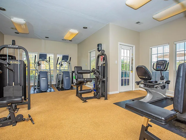 Arbors at Windsor Lake Apartments — Photo 7