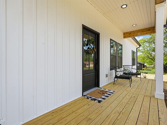 4th image of 112 Lamont Rd