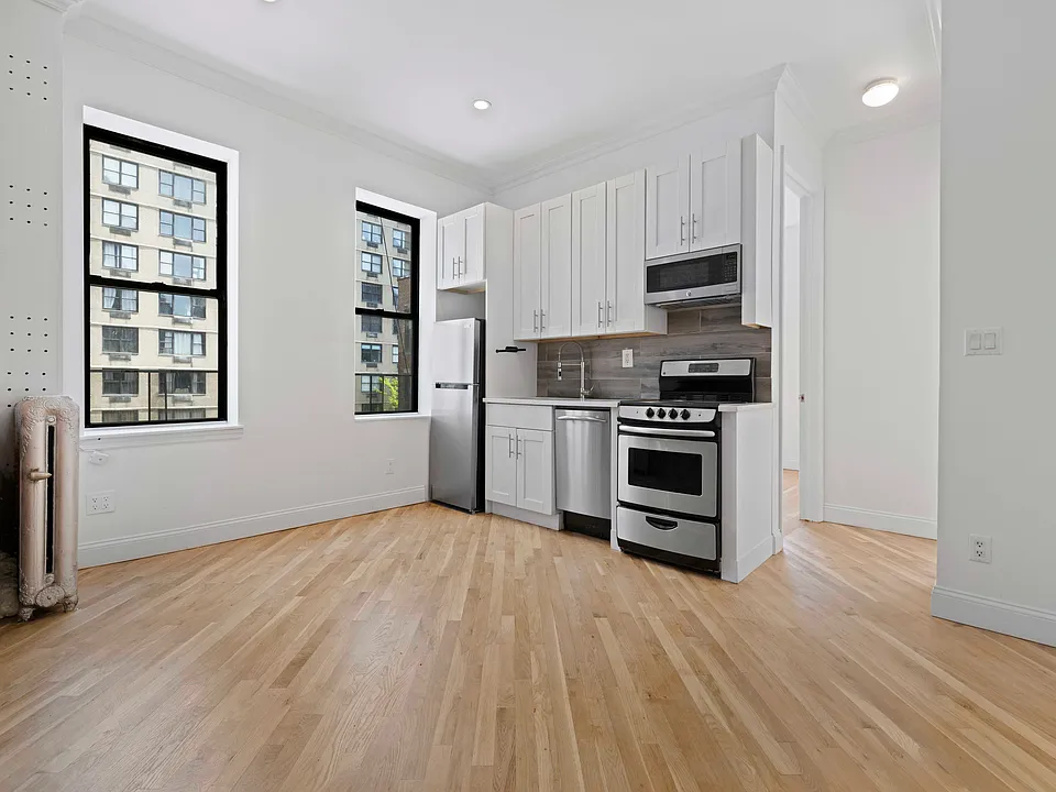 230 E 27th St #21