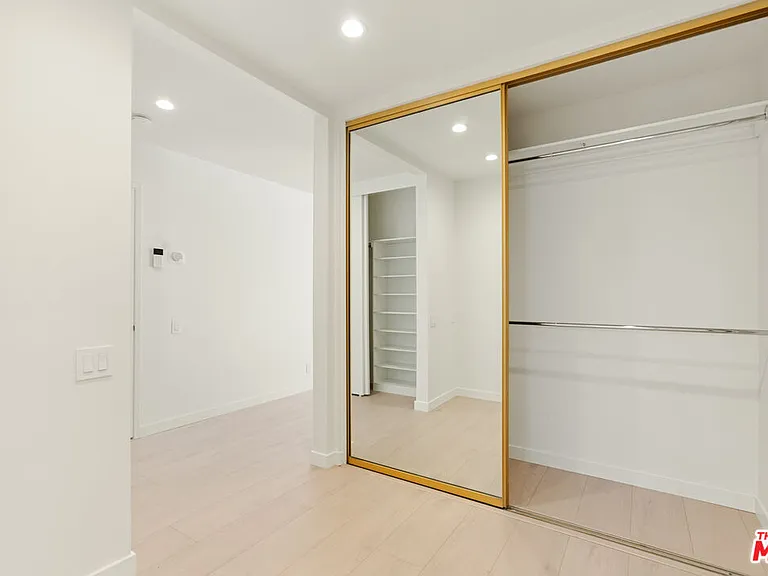 4933 Collett Ave — Photo 39