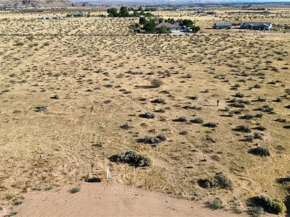 2 Little Teepee Rd, Apple Valley, CA 92307