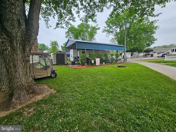 6 Boo Blvd, Falling Waters, WV 25419