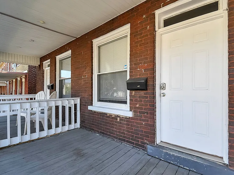 1506 Summit St — Photo 3