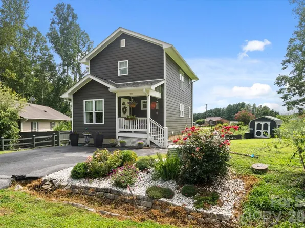 100 Victoria Springs Dr, Flat Rock, NC 28731