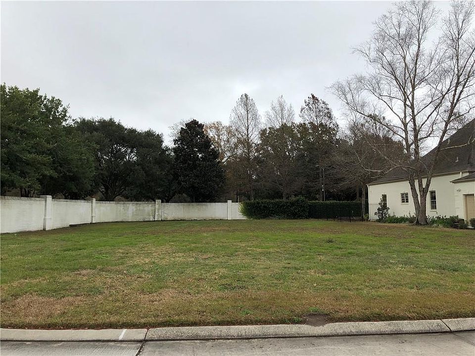 1st image of 2 Fairway Oaks Dr