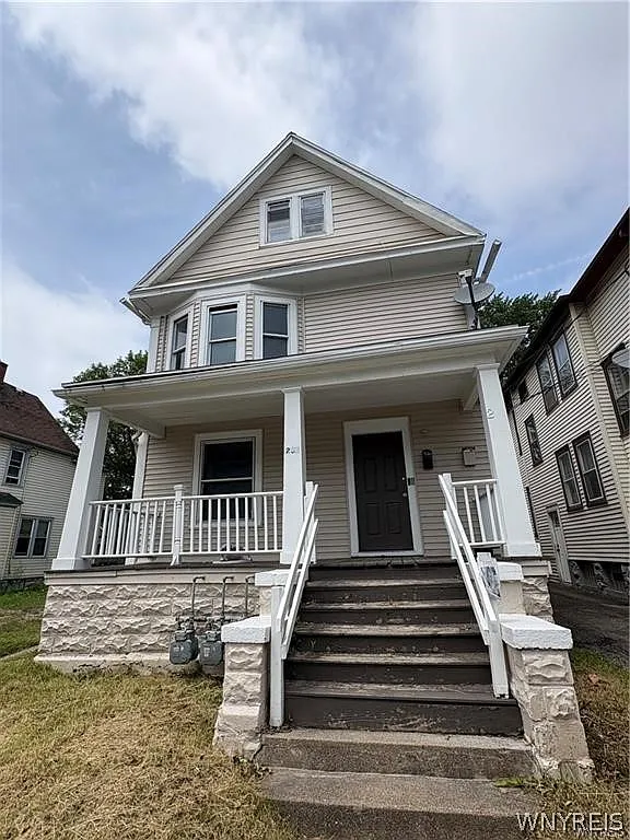 3 bed, 1.0 bath, 2332 sqft, $1,200 — Photo 2
