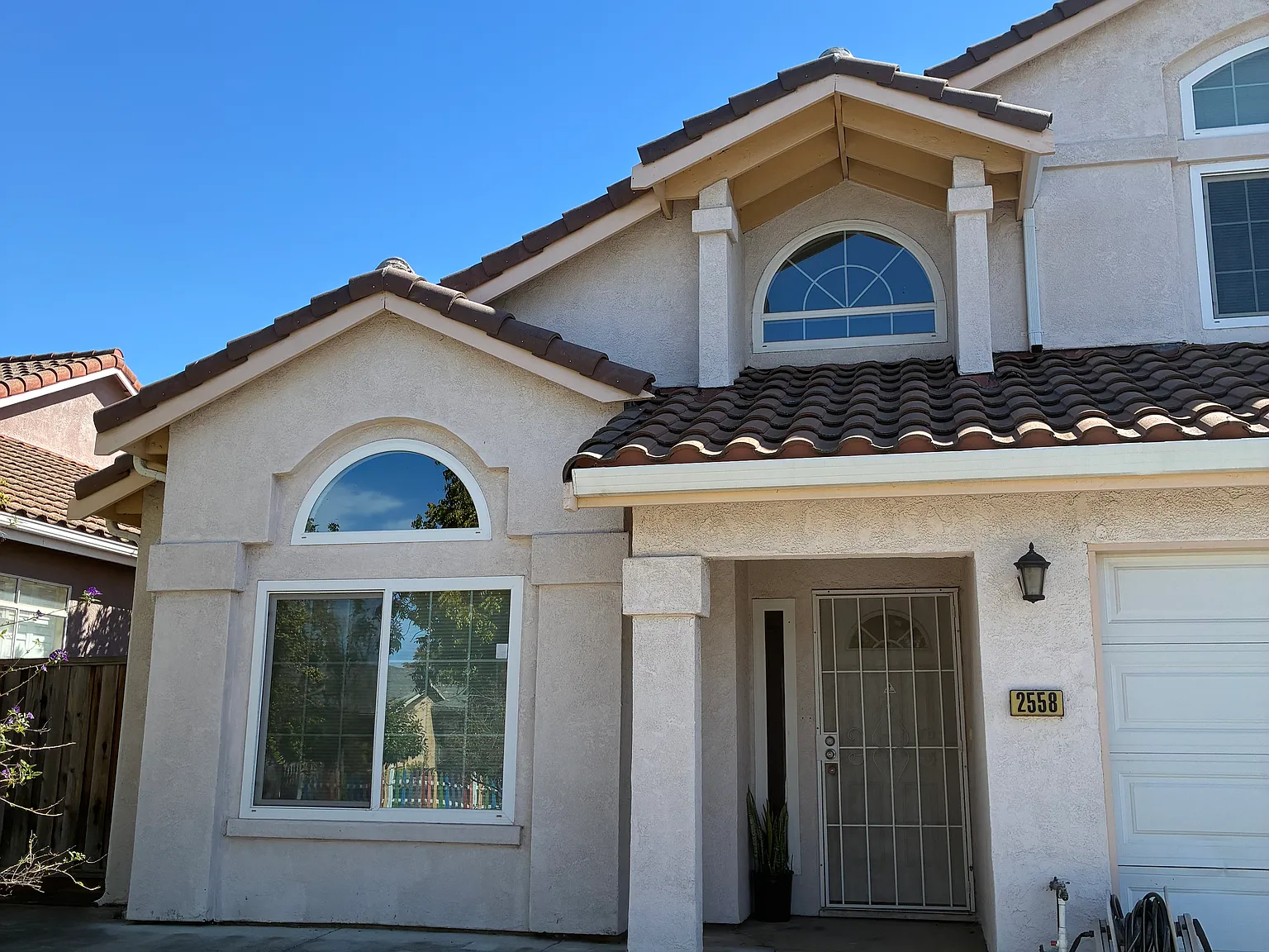 4 bed, 2200 sqft, $5,500 — Photo 3