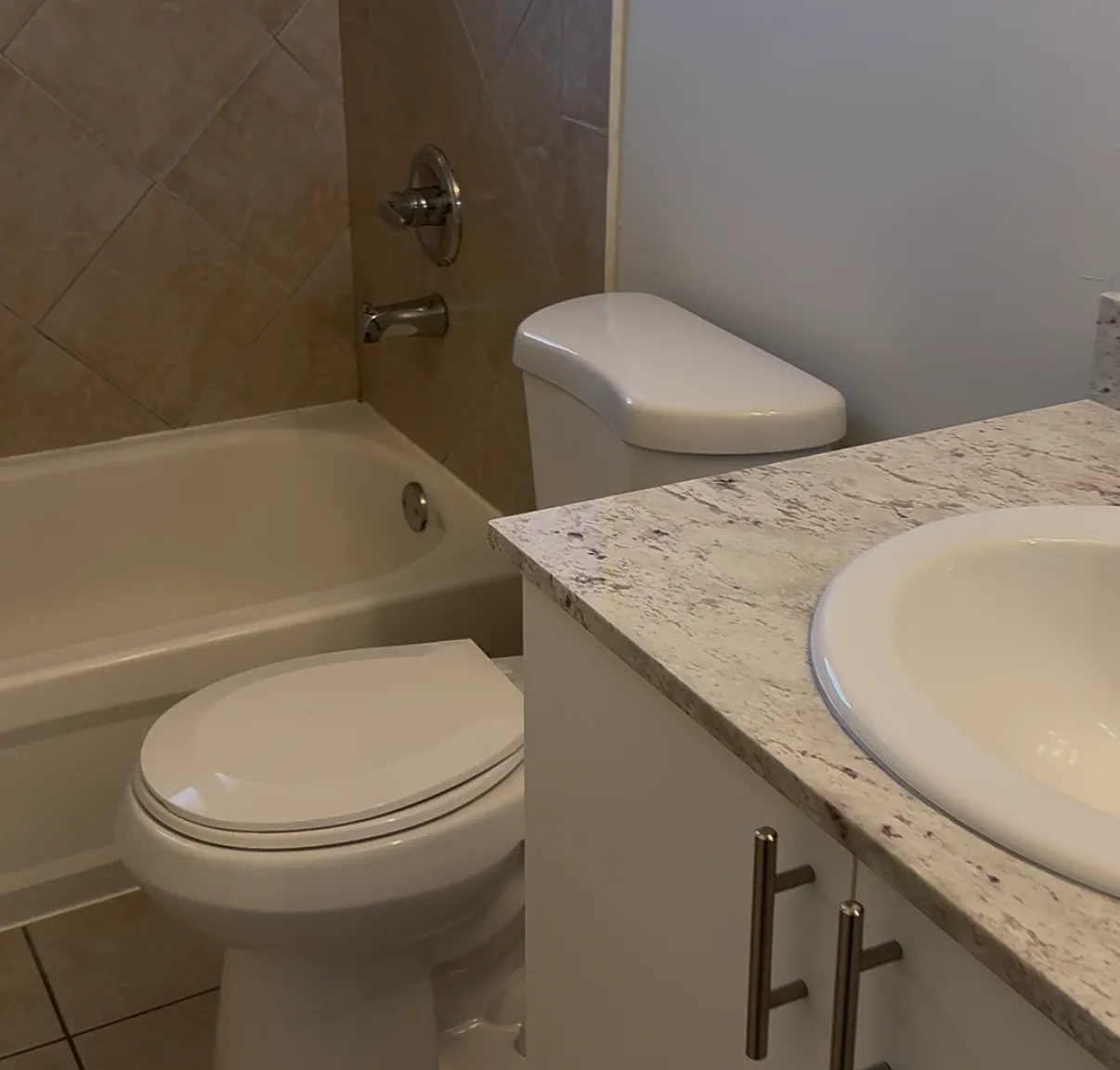 2 bed, 950 sqft, $2,200 — Photo 3